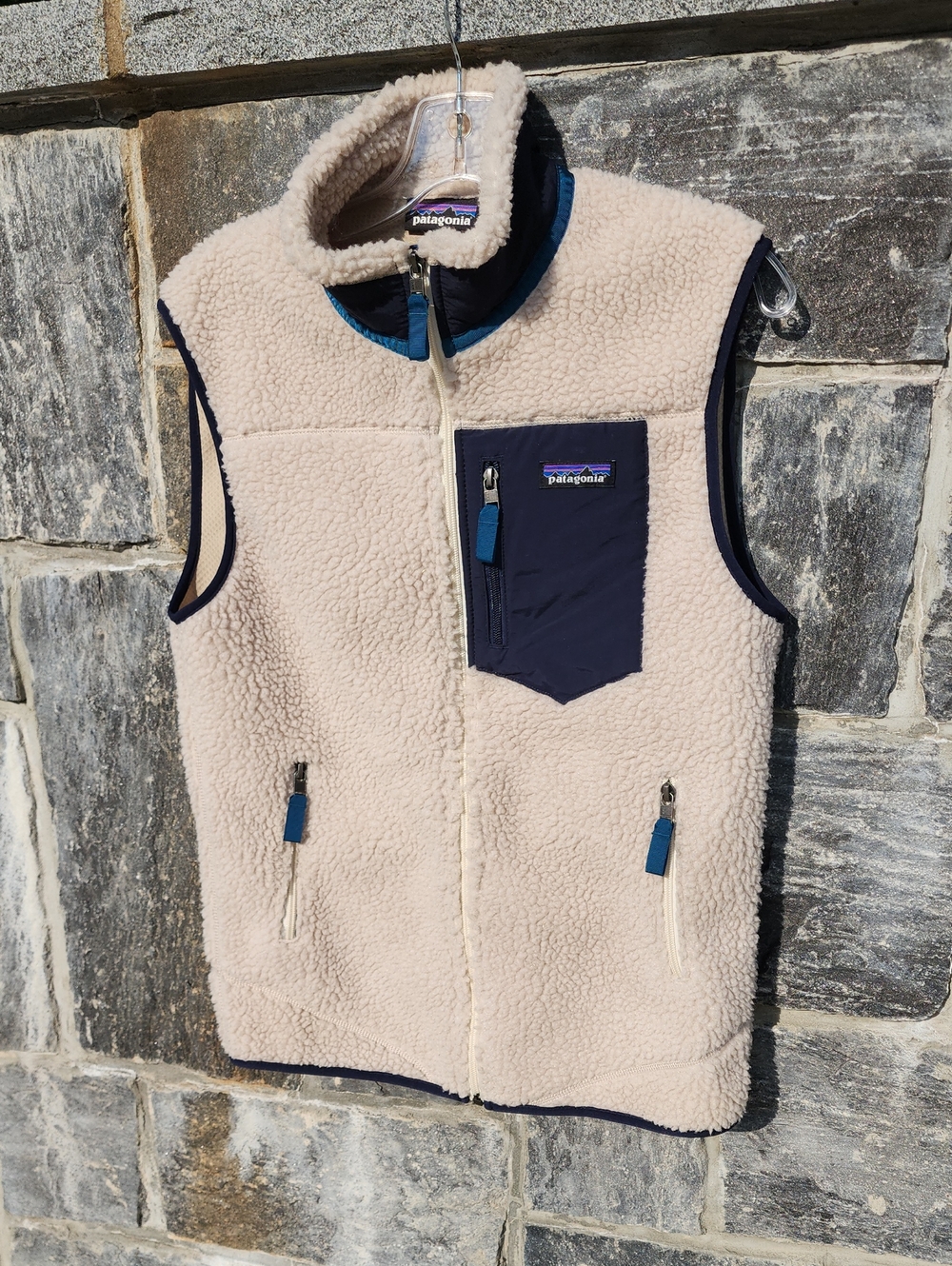 Patagonia Classic Retro-X Cream Sherpa Fleece Vest with Navy Chest Pocket sz S